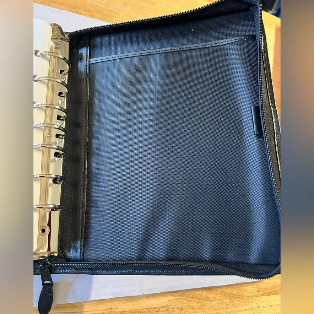 Franklyn Covey Planner Sleek and stylish black leather Planner